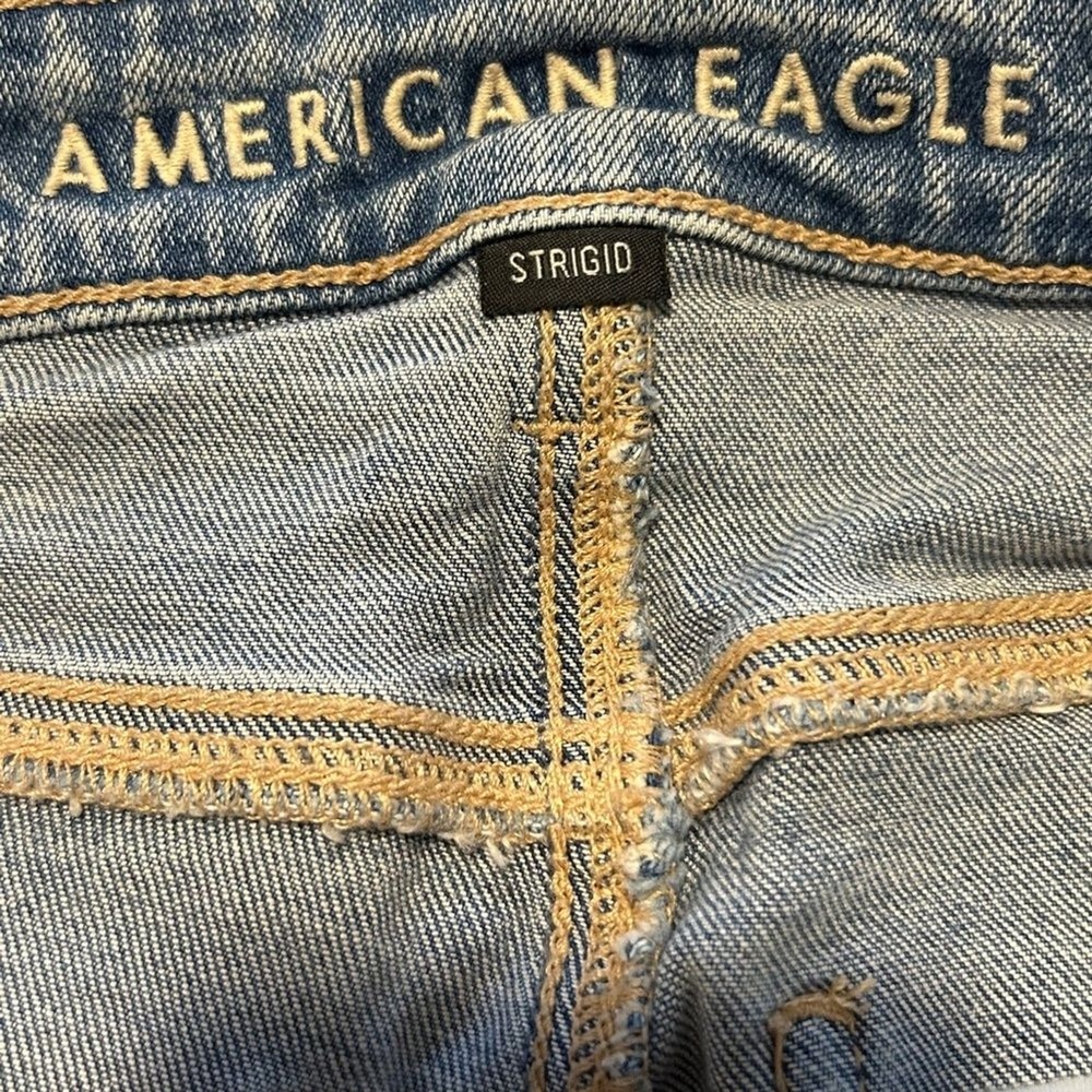 American Eagle Strigid Mom Jeans Womens 00 Medium Wash Distressed High Rise Blue - Picture 3 of 3